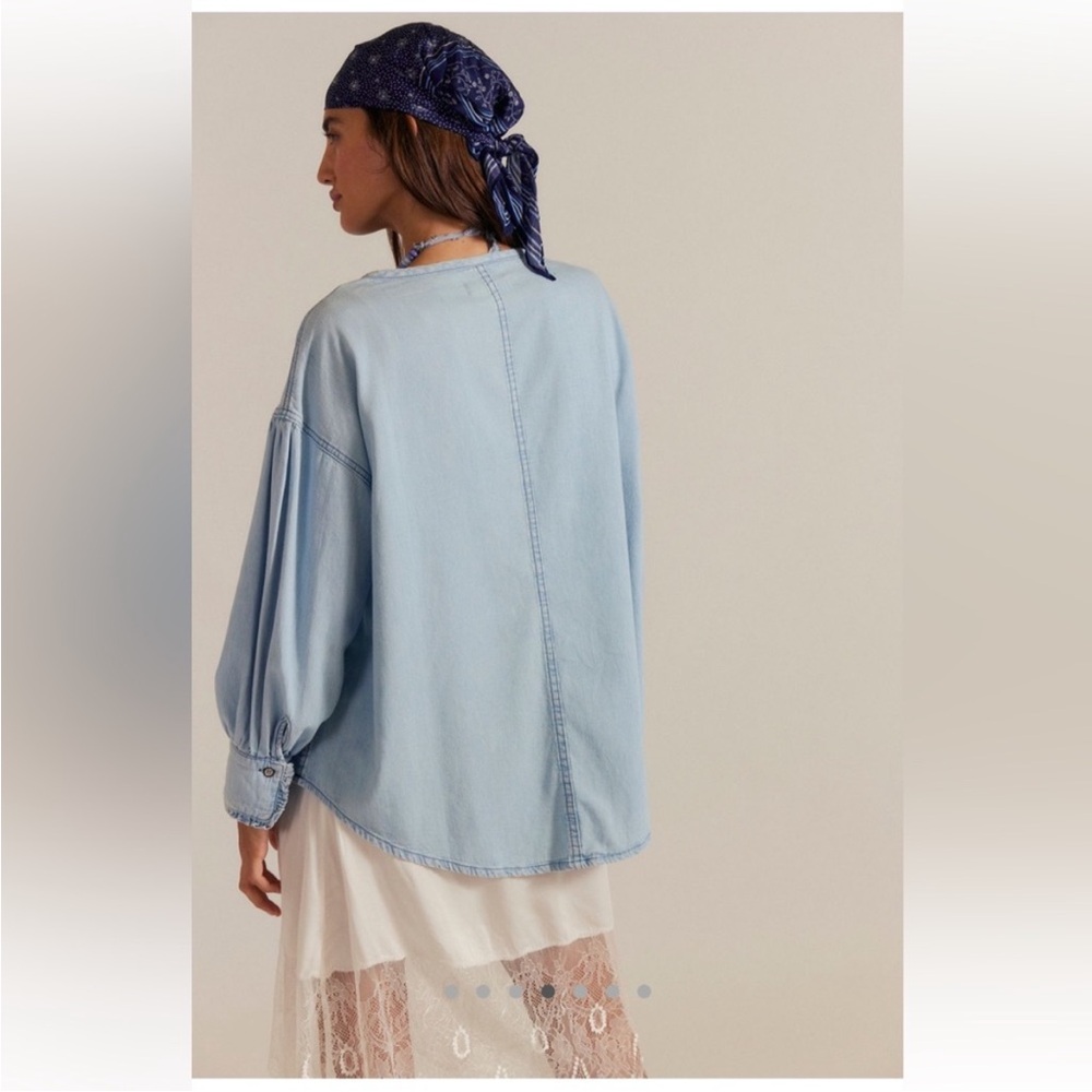 Free People NWT Denim Dreaming Pullover Size Large in So Soft Light Wash - Picture 4 of 12